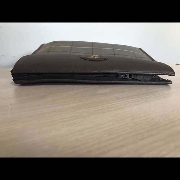 SEND me an offer😊 Burberrys clutch/ pouch🌹 - Picture 9 of 12